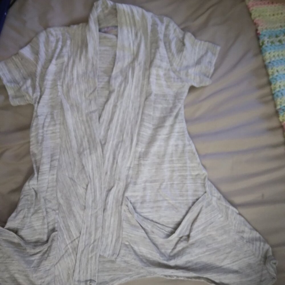 Cream/brown/gray short sleeve cover-shrug with pockets